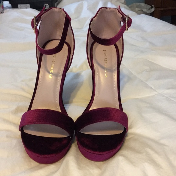 Velvet platform heel. Strappy ankle - Picture 2 of 4